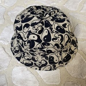 Holiday The Label Bucket Hat 